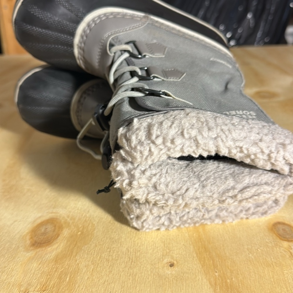 Sorel winter Gray and Black Waterproof Boots Size 3 - Picture 5 of 12